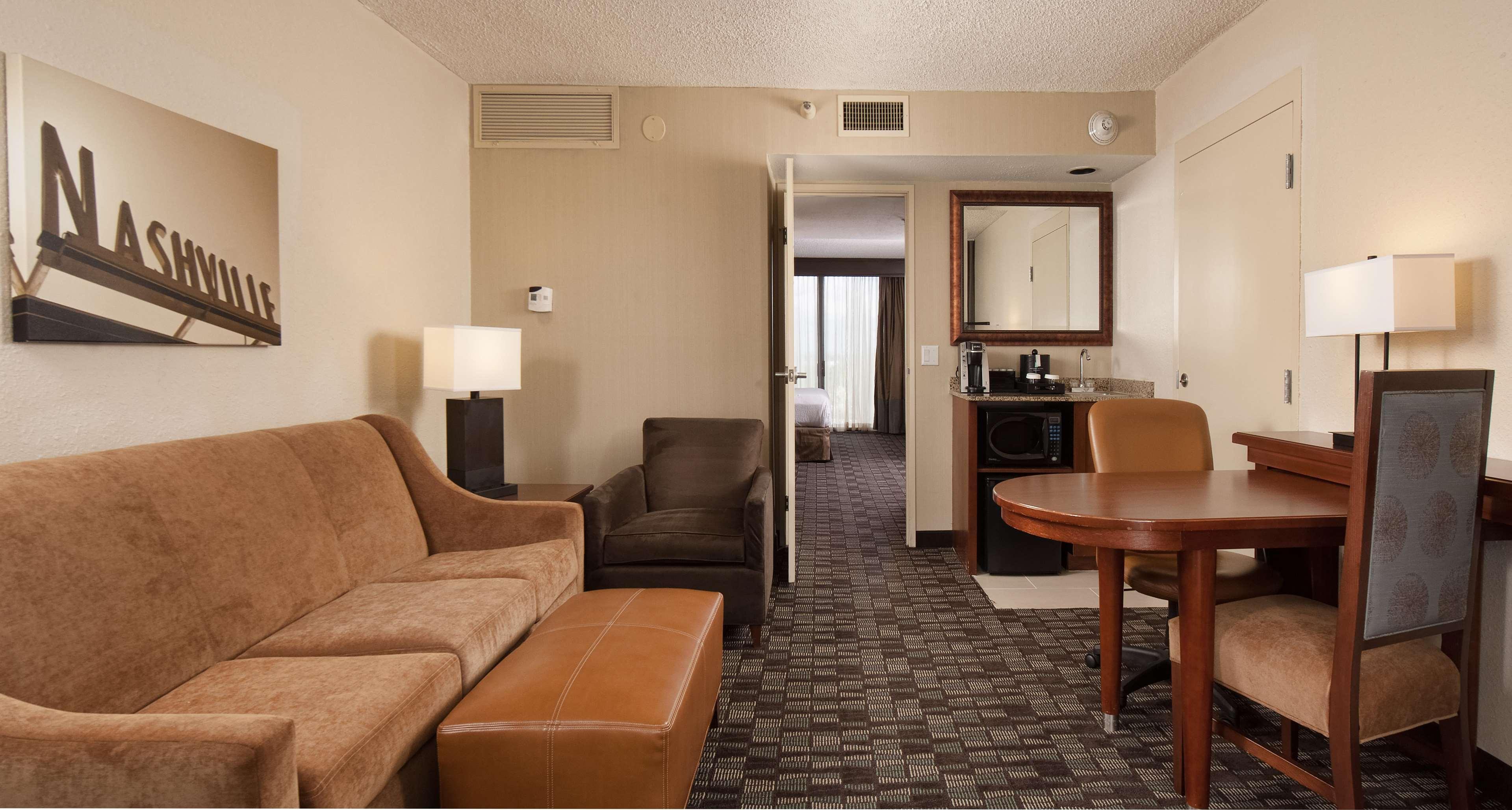 Embassy Suites By Hilton Nashville Airport Экстерьер фото