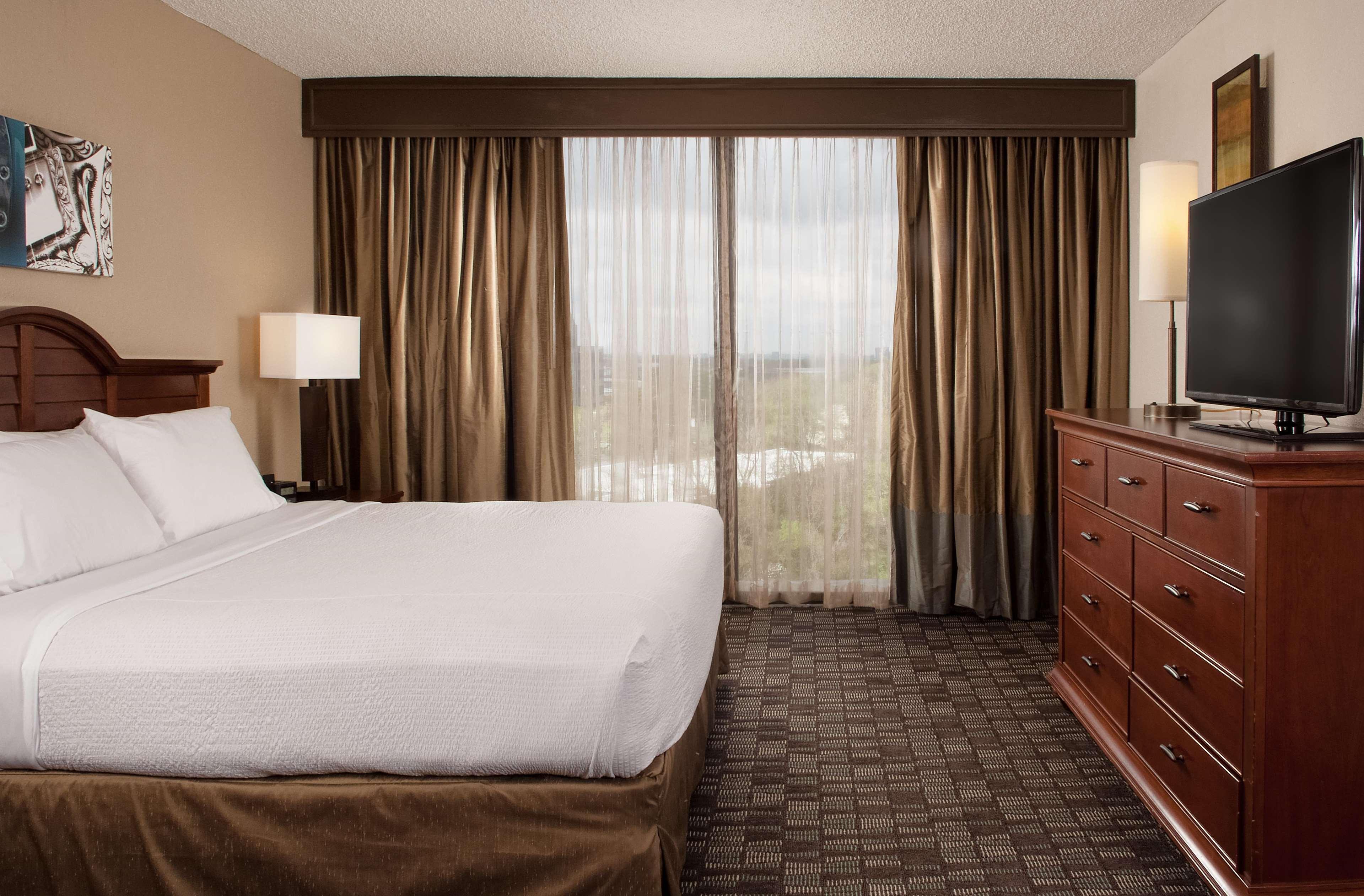 Embassy Suites By Hilton Nashville Airport Экстерьер фото