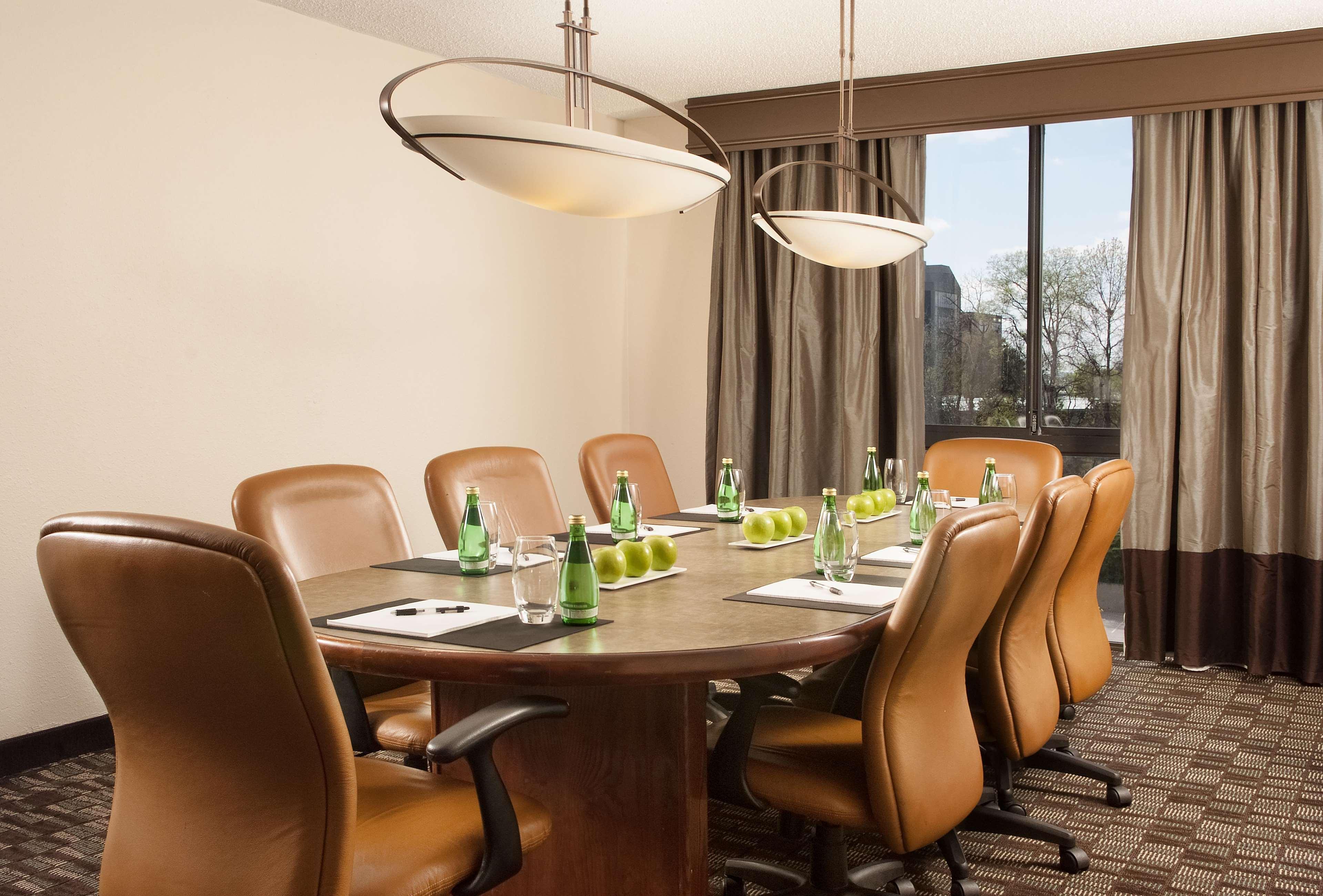 Embassy Suites By Hilton Nashville Airport Экстерьер фото