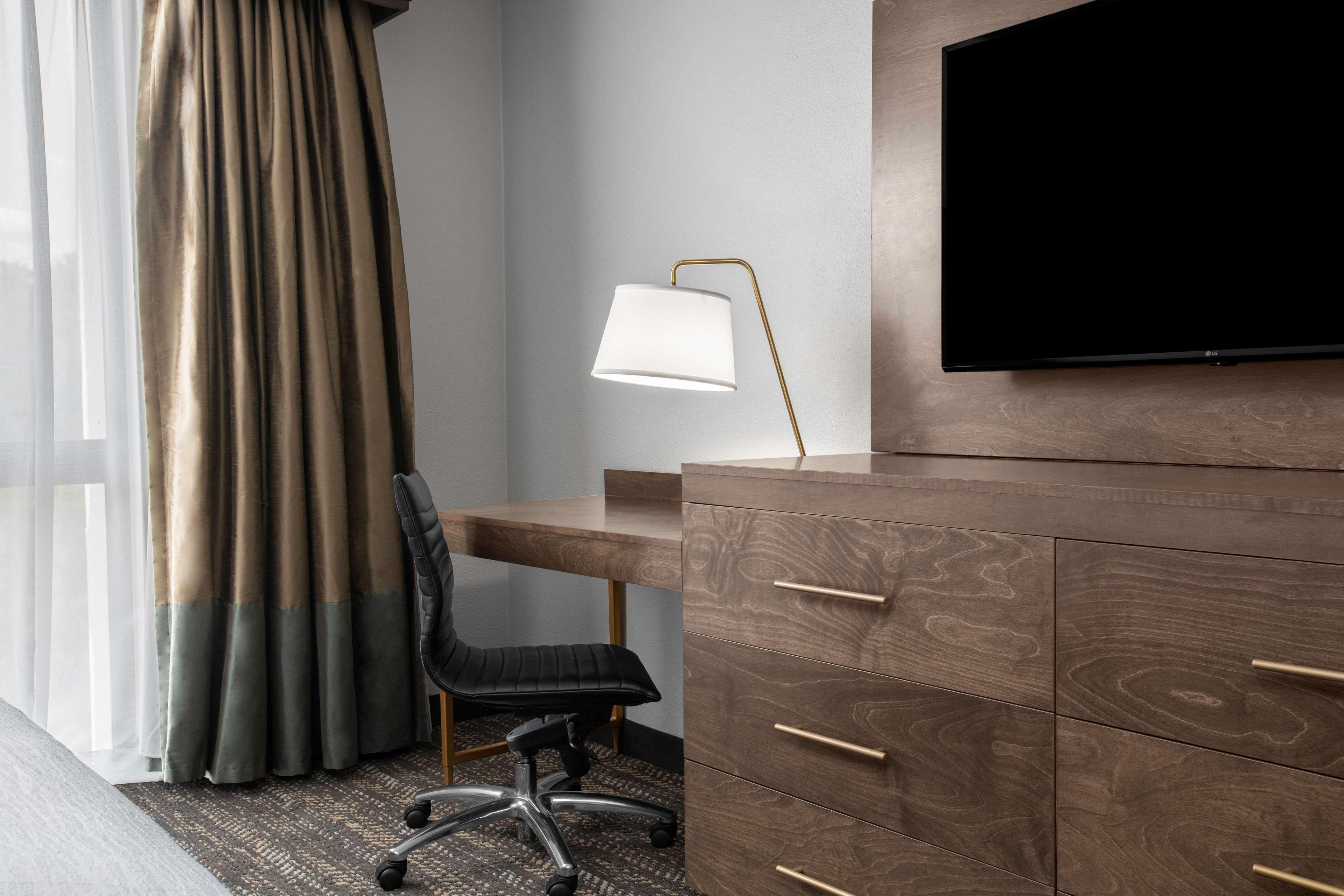 Embassy Suites By Hilton Nashville Airport Экстерьер фото