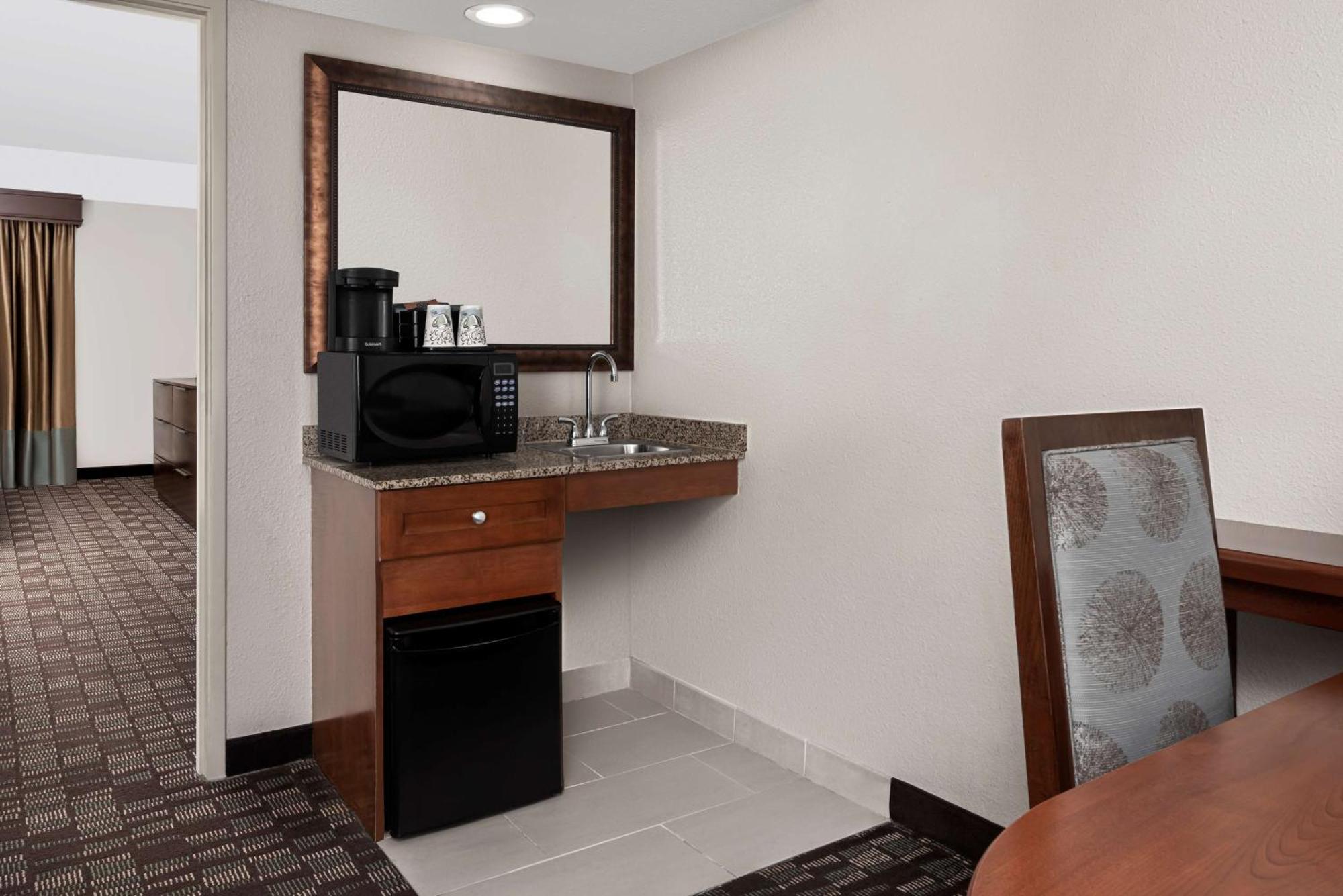 Embassy Suites By Hilton Nashville Airport Экстерьер фото