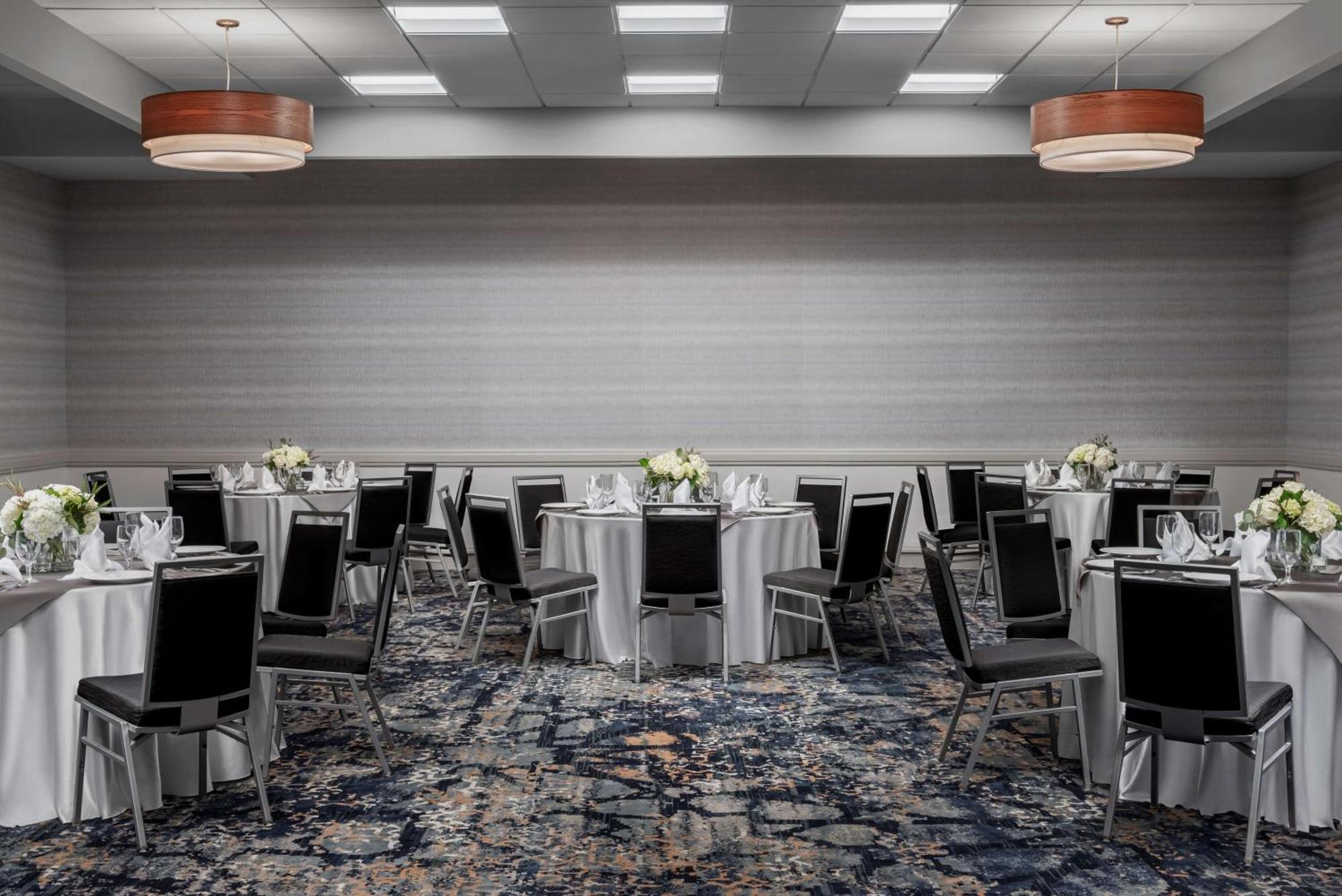 Embassy Suites By Hilton Nashville Airport Экстерьер фото