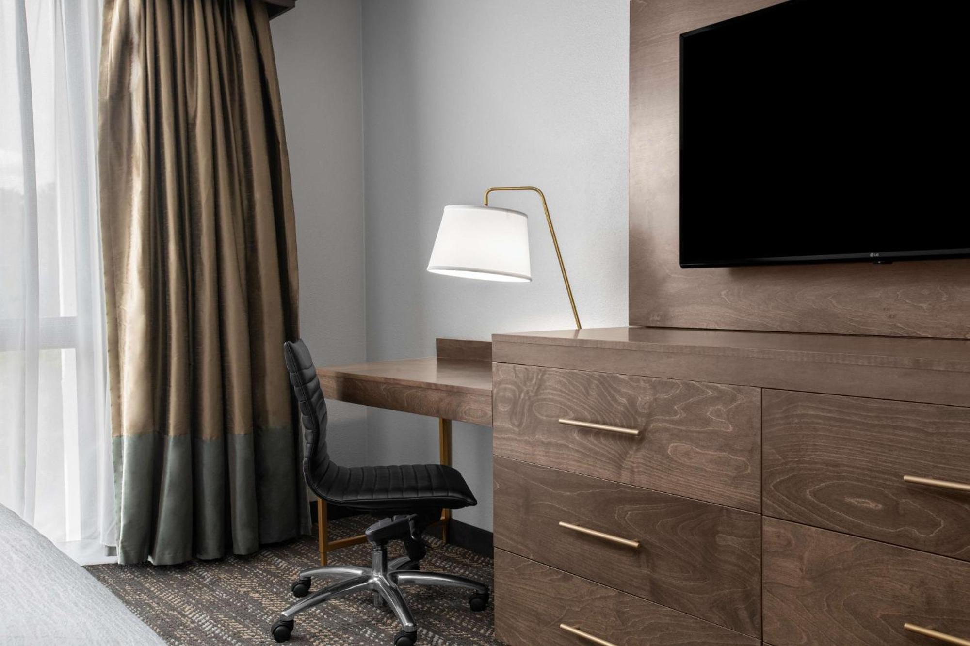 Embassy Suites By Hilton Nashville Airport Экстерьер фото