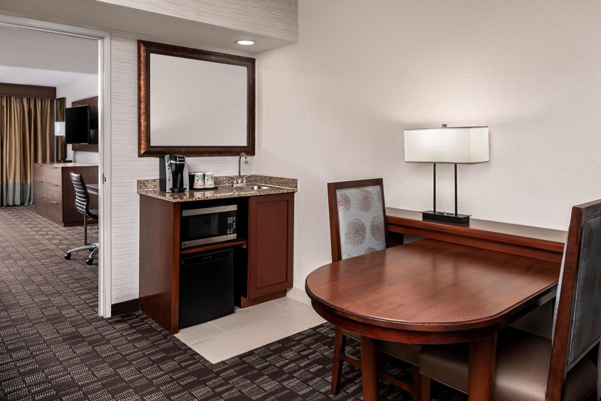 Embassy Suites By Hilton Nashville Airport Экстерьер фото